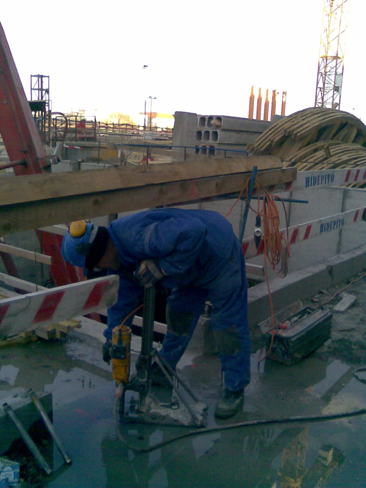 M4 Metro - Gell&eacute;rt t&eacute;r - t&uuml;sk&eacute;z&eacute;s darup&aacute;ly&aacute;nak