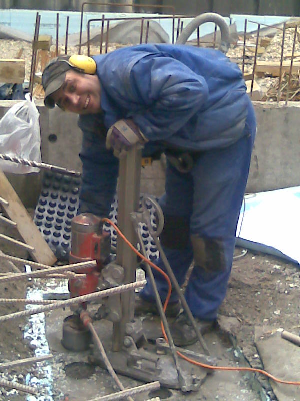 H&eacute;rosz Zrt - ut&oacute;lagos szigetelt f&ouml;d&eacute;m f&uacute;r&aacute;s