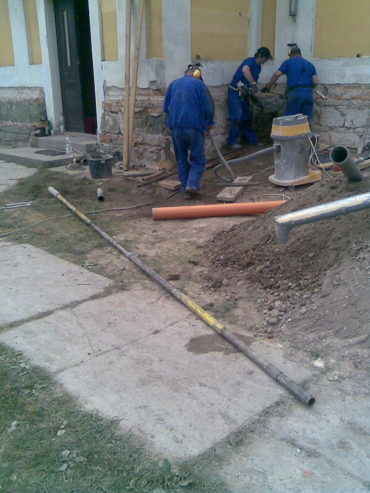 &Uuml;llő - pill&eacute;r f&uacute;r&aacute;s 5,00 m m&eacute;lyre 80 &aacute;tm&eacute;rővel